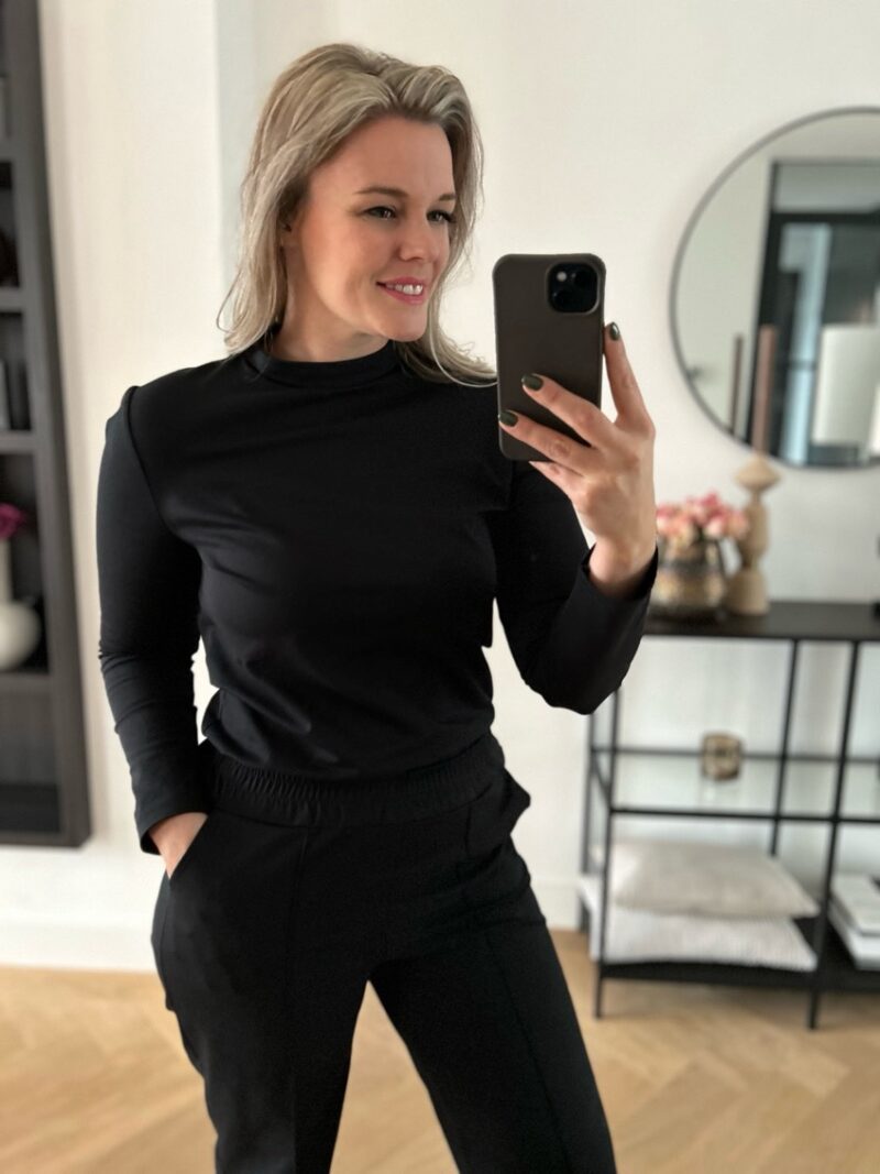 Longsleeve opstaand kraagje zwart